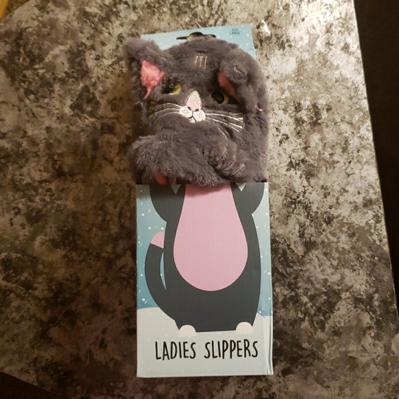 Shoes - Ladies large kitty  slippers